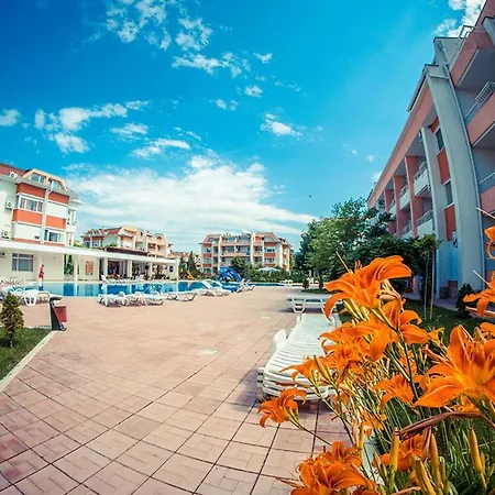 Studio - Sleeps 4 & Access To Pools Lägenhet Slăntjev Brjag