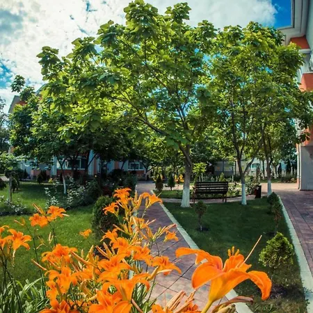 Studio - Sleeps 4 & Access To Pools Slăntjev Brjag