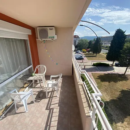 Studio - Sleeps 4 & Access To Pools Lägenhet Slăntjev Brjag