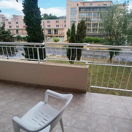 Lägenhet Studio - Sleeps 4 & Access To Pools Slăntjev Brjag