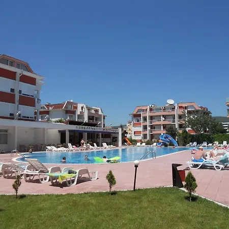 Studio - Sleeps 4 & Access To Pools Slăntjev Brjag